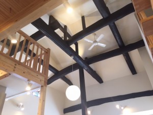 梁を出したリビング