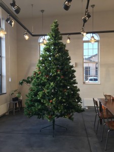 クリスマスツリー組立て ツリー完成