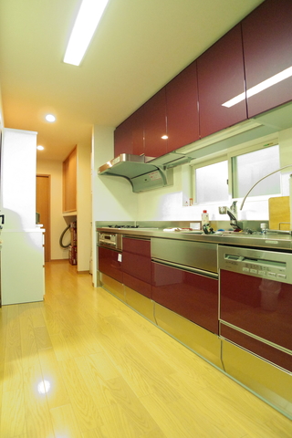 以前のキッチンは横幅が広いのに、収納の使い勝手がよくない等のお悩みを持たれて...