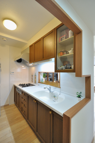 キッチンキャビネットは既存のまま、カウンタートップ・コンロ・シンク・レンジフ...