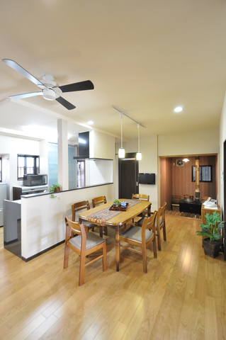 先代からお母様が受け継いだ思い出の釜戸。節目の日には必ずここでご飯を炊き、ご...