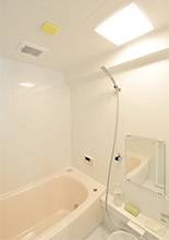 お風呂の幅はそのままに、なめらかな曲線状のバスタブ（ゆりかご浴槽）に取替え、...