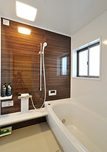 在来工法のお風呂からお手入れが簡単なユニットバス（TOTO）へ。洗面室を一部取り...