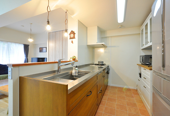 垂れ壁を撤去しリビングとオープンにつながることで、一体感と明るさが格段にアッ...