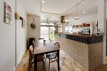 カフェのような家にリフォーム　自然素材で温かみある住まい