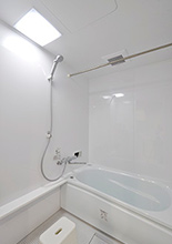 浴室はTOTO/リモデルWGシリーズ（1317サイズ、Tタイプ）を選択。浴槽は洗面脱衣室...