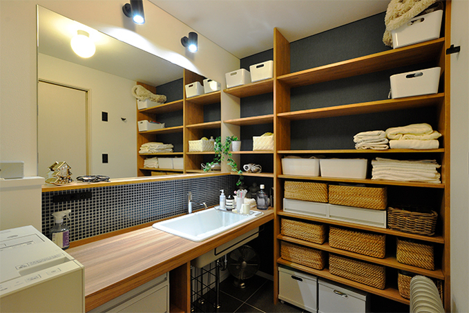 ディープブルーがポイント メンズライクでかっこいい造作洗面カウンター 名古屋のリフォームとリノベーション モアリビング