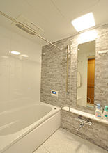 浴室はお掃除しやすく、保温性の高いTOTO/マンションリモデルWYシリーズ（1317サ...