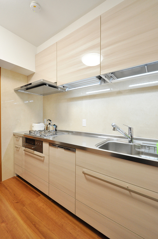 作業スペースは広いものの収納が少なく使い勝手が悪かったためL型キッチンから、I...