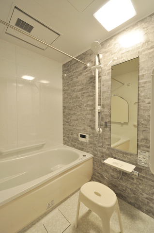 浴室は大きさを変えずにTOTO/マンションリモデルバスルーム（1416サイズ）に取替...