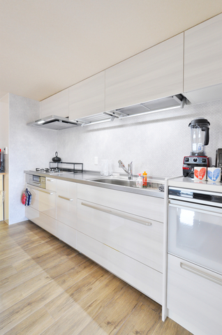 キッチンはステンレスキャビネットのクリナップ/ステディア（W=2550）。ワークト...