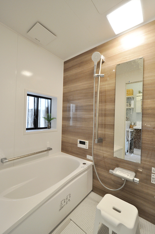 浴室の間取りはそのままにTOTO/サザナ（1216サイズ）に取替え。洗面室と浴室の床...