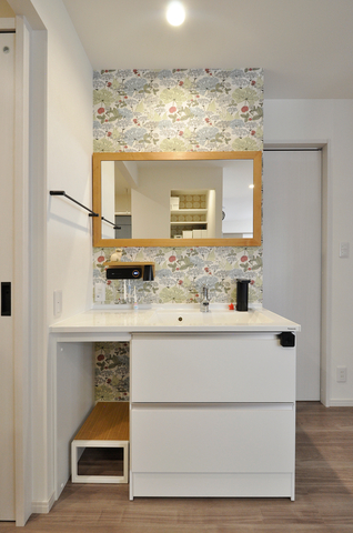 朝の身支度や帰宅後の手洗いなど、子どもたちの動きに目を配りながらスムーズにお...