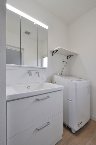 リフォームで以前より広くなった洗面脱衣室は、ゆとりができて使いやすさがぐっと...