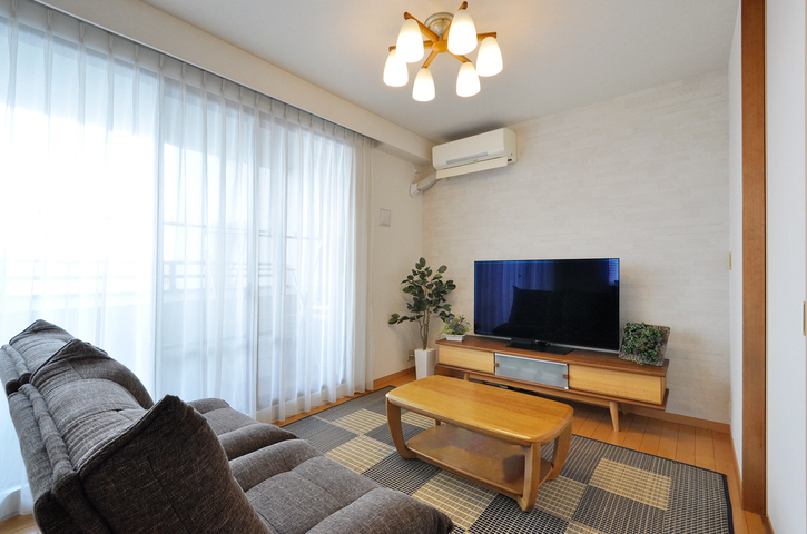 LDKや和室、廊下など、家族がよく使う空間の壁と天井のクロスを一新しました。特...