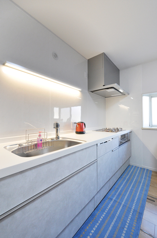 「収納を増やして、DKをすっきりさせたい」という想いから、キッチンまわりを大き...