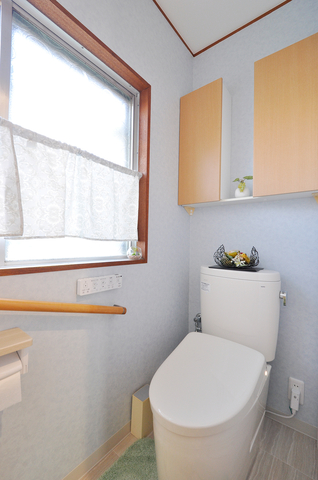 トイレは、使い慣れていたTOTOのピュアレストEXを採用。これまで便利に使っていた...