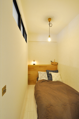 リビングの一角に設けた、セカンドリビング兼ご寝室の空間です。広さは限られてい...