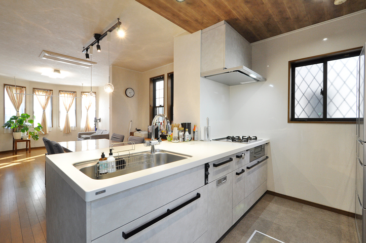 ホームパーティーを楽しむ開放キッチンリフォーム