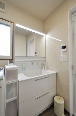 長年使ってきた洗面化粧台を、より使いやすく快適なもの（TOTO/オクターブ）へ取...