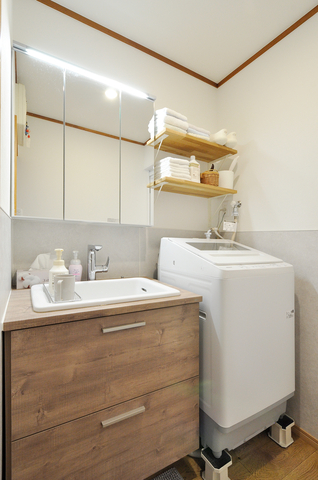 ご希望のW750サイズの洗面化粧台（TOTOドレーナ）を設置し、アンダーボウルと三面...