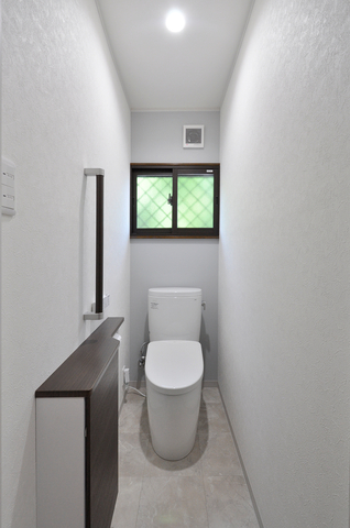 小便器と便器に分かれていたトイレをひとつの空間にまとめ、使いやすくお手入れし...