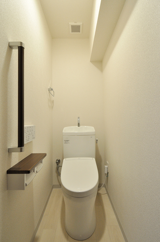 トイレの入口位置を見直し、洗面室を通らず廊下から直接出入りできる、使いやすい...