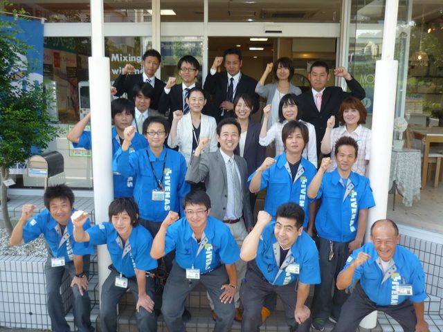 リフォーム事業を始めたころのスタッフの集合写真
