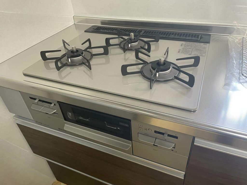 【クリナップ】ラクエラI型 間口2550 出窓パネル仕上げ（リフォーム後）