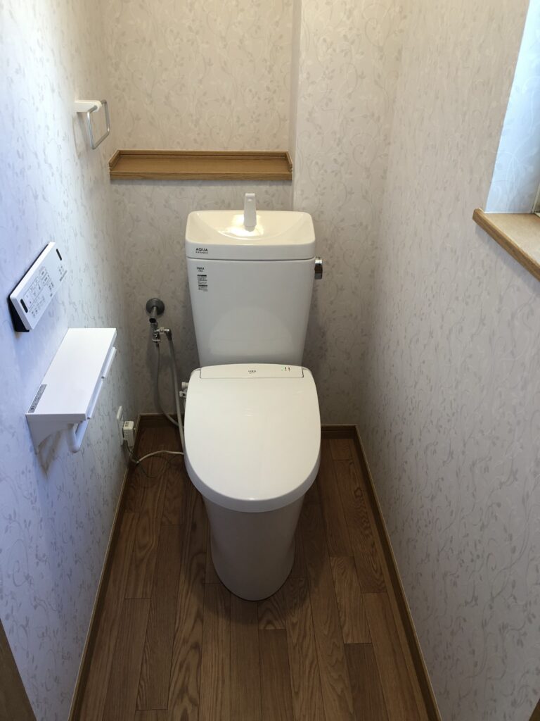 トイレリフォーム〈LIXILフチレス〉