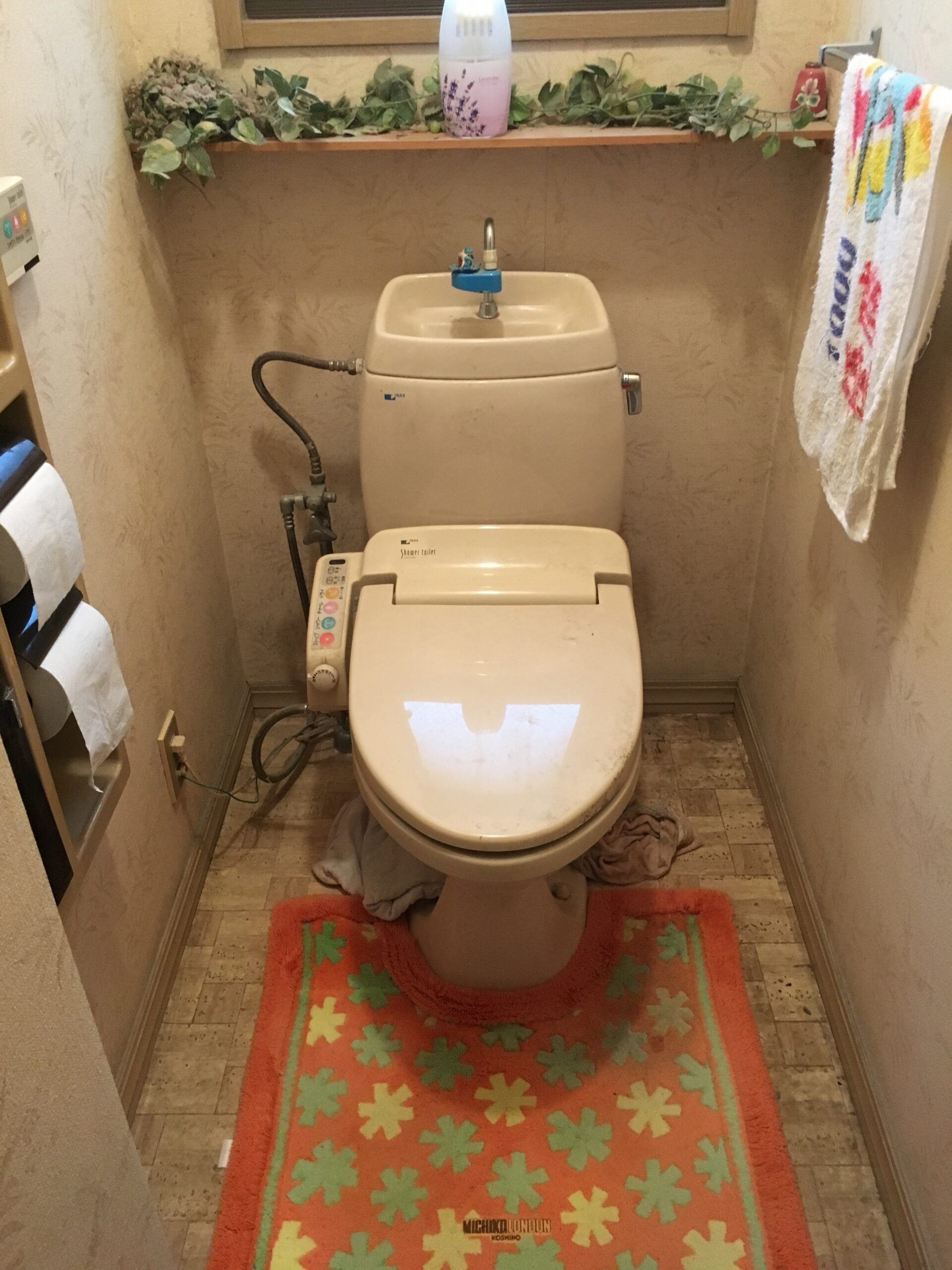 トイレリフォーム(LIXILアメージュZフチレス)（リフォーム前）