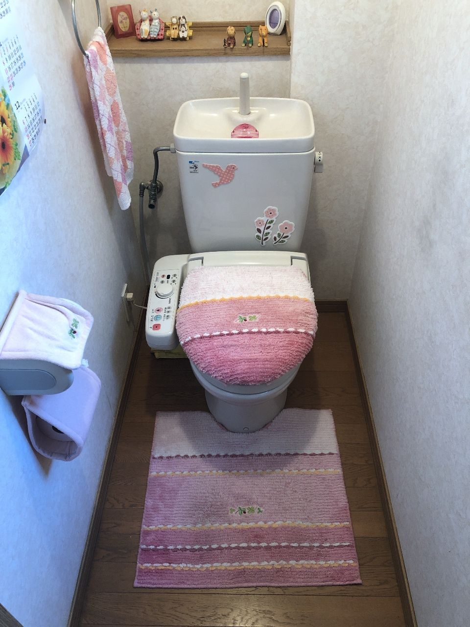 トイレリフォーム〈LIXILフチレス〉（リフォーム前）