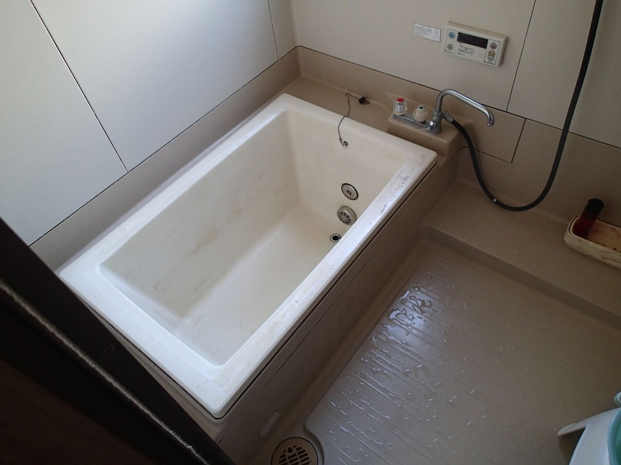 浴室リフォーム(リクシル アライズ1318サイズ)（リフォーム前）