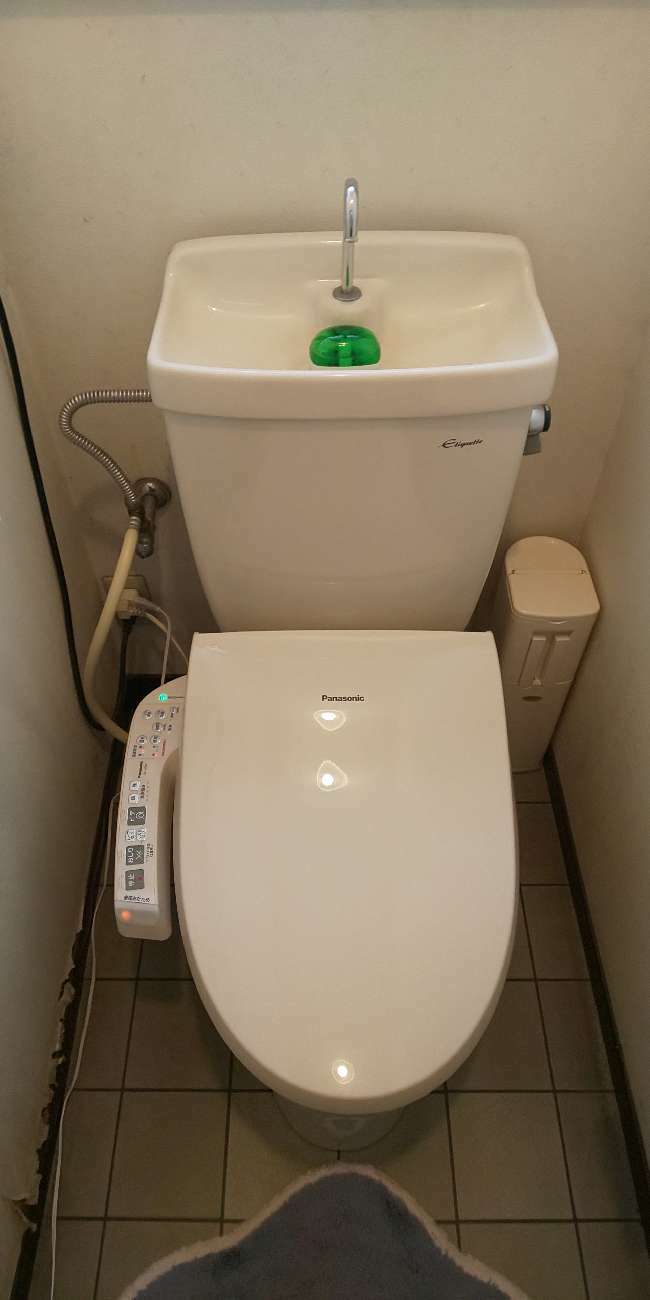 トイレリフォーム LIXIL アメージュ便器（リフォーム前）