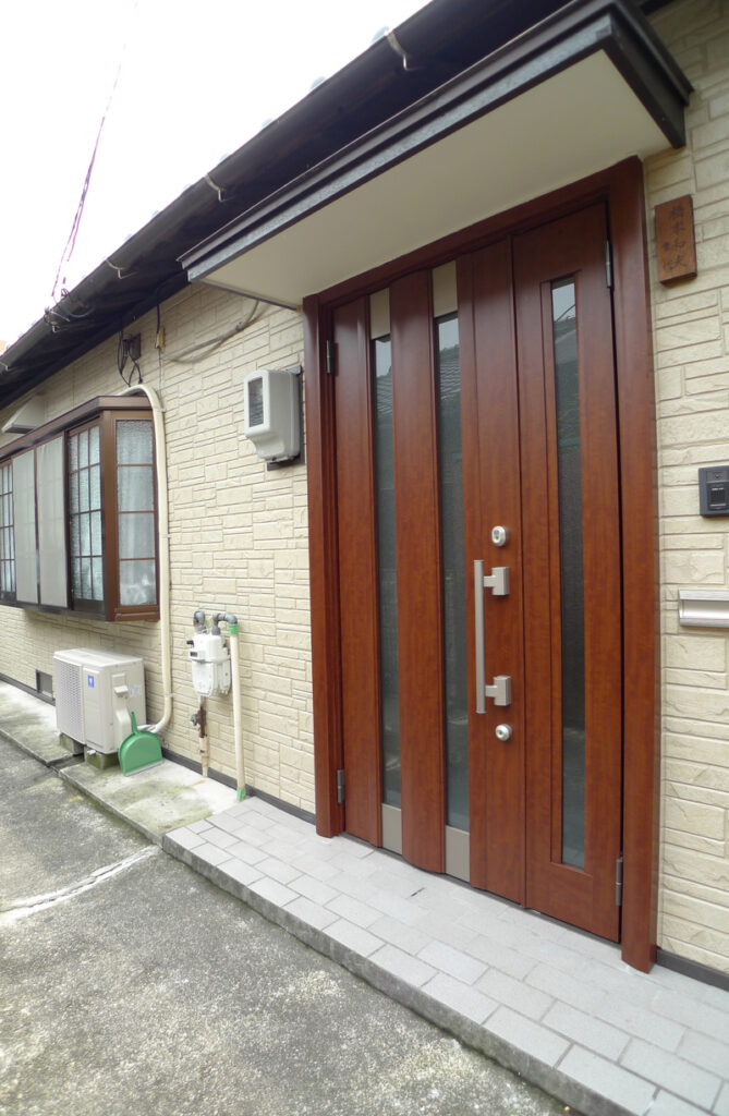老後も安全で健康的に暮らせる住まい　玄関・外壁