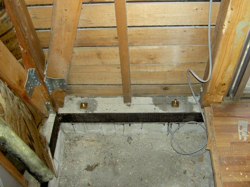 毎日が楽しい！ お気に入りに囲まれたシックな住まい　耐震補強工事