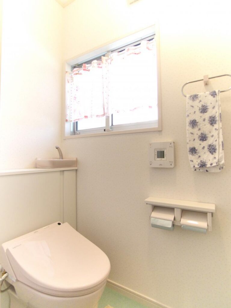 中古住宅再生 明るく開放的な住まいへ　トイレ