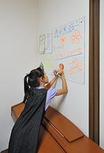 親子の絆が深まる コミュニケーション抜群の住まい　コミニュケーションボード＝透明黒板