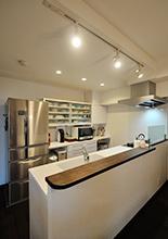 中古マンション全面リフォーム 高級感のある内装に一新！　キッチン