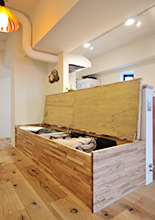 中古マンション+リフォームだから実現した理想の住まい　収納付きベンチ