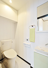 見せる＆隠す収納カウンター付きの対面キッチン　トイレ