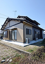 増築で実現した対面キッチンのある広々LDK　増築・外壁