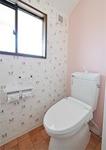 子供がのびのび育つ LDKから和室までがひとつづきの家　トイレ