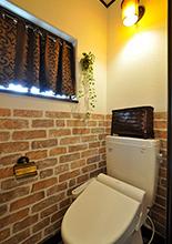 玄関の増築とオリジナル洗面で心にゆとりとワクワクを　2F洗面コーナー・トイレクロス