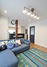 カリフォルニア風スタイルのカッコいい住まいにリノベーション　リビング