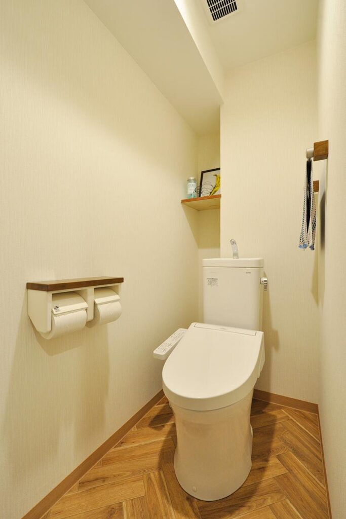 デザイン性と機能性を両立させたナチュラルスタイルの住まい　トイレ