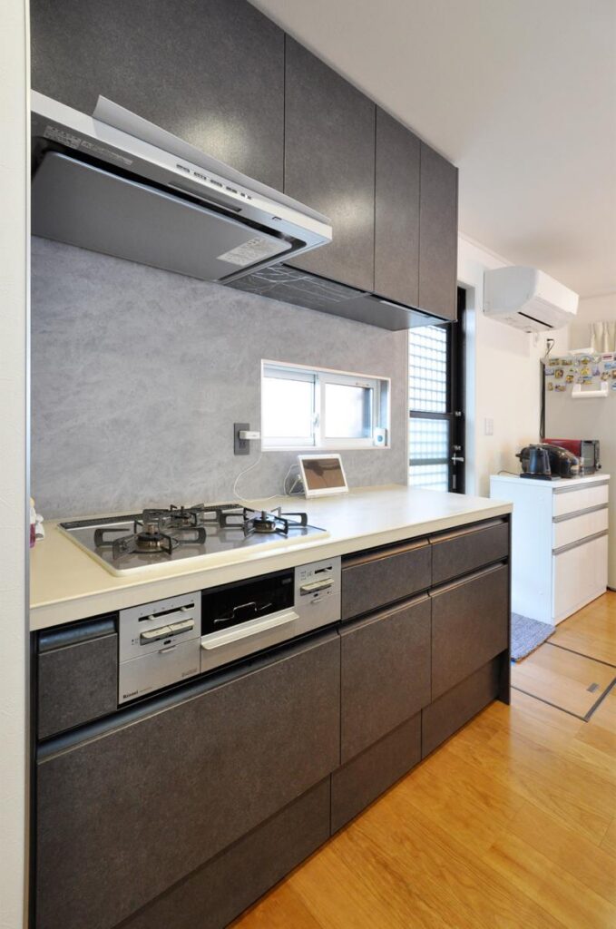 シックスタイルにまとめた二世帯住宅 自動化設備の導入で"家事ラク"に　キッチン