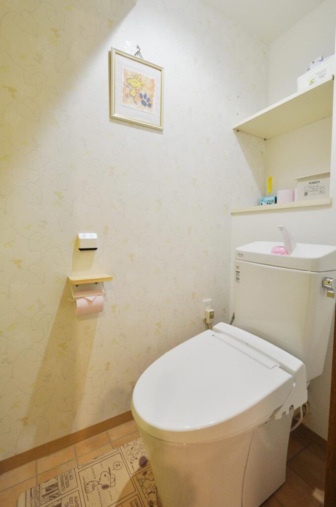 中古リノベで叶えた新婚夫婦にうれしい充実収納の住まい　トイレ