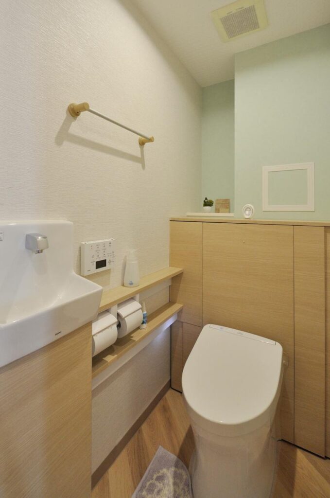中古×リフォームで40代ご夫婦の間接照明を取り入れたオシャレな新居に　トイレ