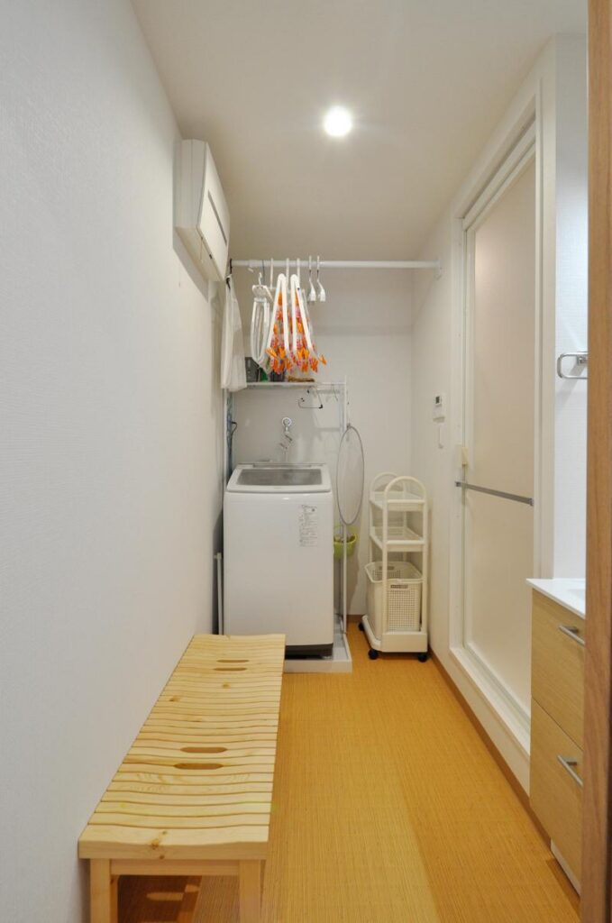 中古×リフォームで40代ご夫婦の間接照明を取り入れたオシャレな新居に　洗面室
